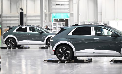 Hyundai, Hyundai’s Parking Robots Can Pack Up To 50% More Cars Into Existing Garages