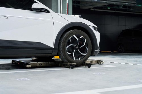 Hyundai, Hyundai’s Parking Robots Can Pack Up To 50% More Cars Into Existing Garages