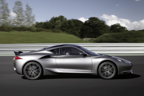 Infiniti’s Coolest Car Never Made Had A Tiny 3-Cylinder That Never Drove A Wheel