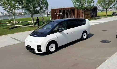 China’s Wackiest Electric Minivan Is Getting Another Update