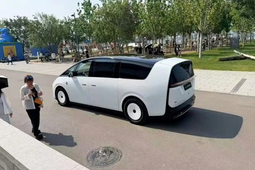 China’s Wackiest Electric Minivan Is Getting Another Update