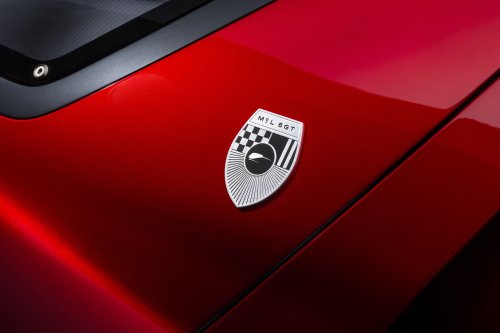 McLaren’s First Manual Supercar In 34 Years Isn’t Faking It Like Ferrari
