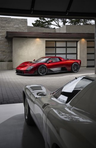 McLaren’s First Manual Supercar In 34 Years Isn’t Faking It Like Ferrari