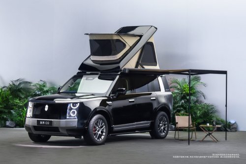 Huawei’s New Flagship SUV Runs 849 Miles On A Tank And A Battery