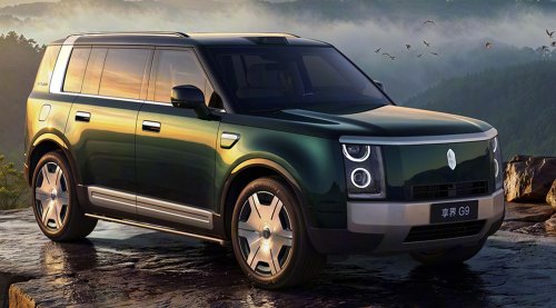 Huawei’s New Flagship SUV Runs 849 Miles On A Tank And A Battery