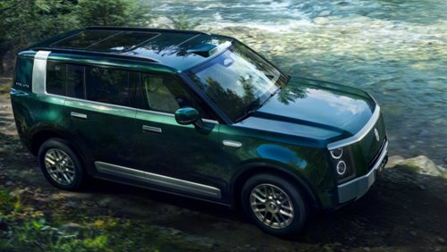 Huawei’s New Flagship SUV Runs 849 Miles On A Tank And A Battery