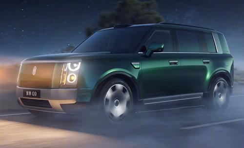 Huawei’s New Flagship SUV Runs 849 Miles On A Tank And A Battery
