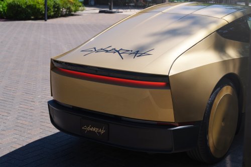A Tesla Robotaxi Got Boxed In By Bollards, So It Bulldozed Its Way Out