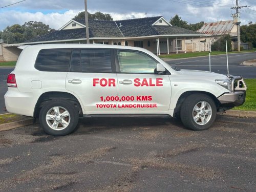 He Drove His Land Cruiser V8 To 999,999 Km, Then Left The Last One To The Next Buyer