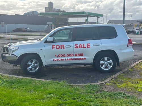 He Drove His Land Cruiser V8 To 999,999 Km, Then Left The Last One To The Next Buyer