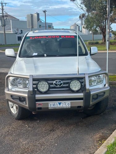 He Drove His Land Cruiser V8 To 999,999 Km, Then Left The Last One To The Next Buyer