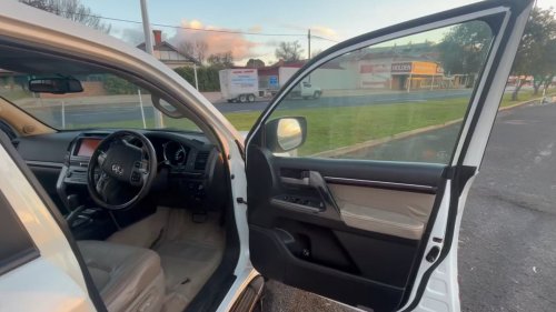 He Drove His Land Cruiser V8 To 999,999 Km, Then Left The Last One To The Next Buyer