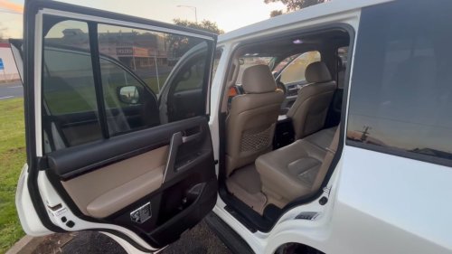 He Drove His Land Cruiser V8 To 999,999 Km, Then Left The Last One To The Next Buyer