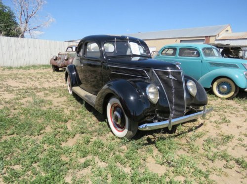 300 Classic Cars Are Going To Auction, Some Starting At Just 50 Cents