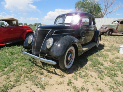 300 Classic Cars Are Going To Auction, Some Starting At Just 50 Cents