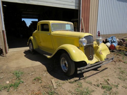 300 Classic Cars Are Going To Auction, Some Starting At Just 50 Cents