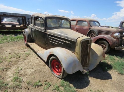 300 Classic Cars Are Going To Auction, Some Starting At Just 50 Cents