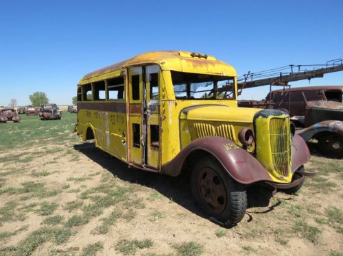 300 Classic Cars Are Going To Auction, Some Starting At Just 50 Cents
