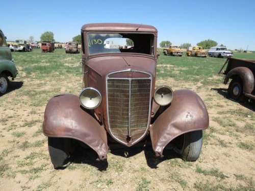 300 Classic Cars Are Going To Auction, Some Starting At Just 50 Cents