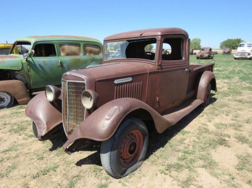 300 Classic Cars Are Going To Auction, Some Starting At Just 50 Cents