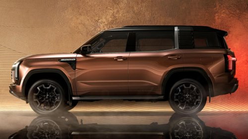 2027 Mitsubishi Pajero Goes Land Cruiser Hunting With Ladder Frame, Diesel Power, And Upmarket Interior