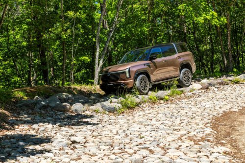 Mitsubishi’s New Pajero Undercuts The Toyota Land Cruiser By Thousands