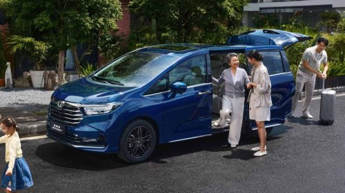13-Year-Old Honda Odyssey Gains New Screen, Massage Seats, And A Much Lower Price