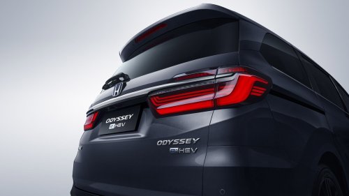 13-Year-Old Honda Odyssey Gains New Screen, Massage Seats, And A Much Lower Price