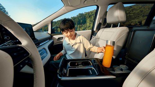 13-Year-Old Honda Odyssey Gains New Screen, Massage Seats, And A Much Lower Price