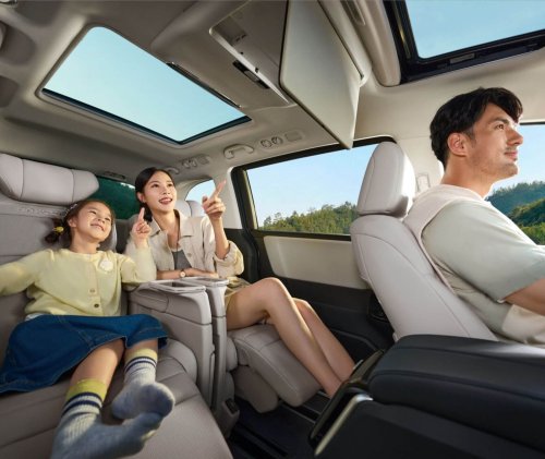 13-Year-Old Honda Odyssey Gains New Screen, Massage Seats, And A Much Lower Price