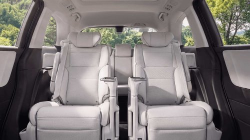 13-Year-Old Honda Odyssey Gains New Screen, Massage Seats, And A Much Lower Price