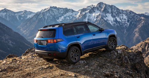 2027 Jeep Cherokee Trailhawk Debuts With A Lift And Real Off-Road Capability
