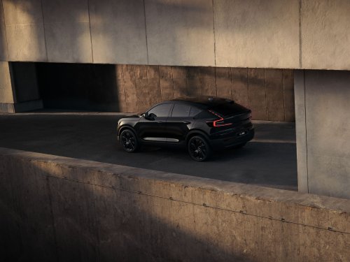 Volvo’s Decade-Old XC40 Refuses To Die, Gains Design And Tech Updates