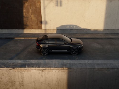 Volvo’s Decade-Old XC40 Refuses To Die, Gains Design And Tech Updates