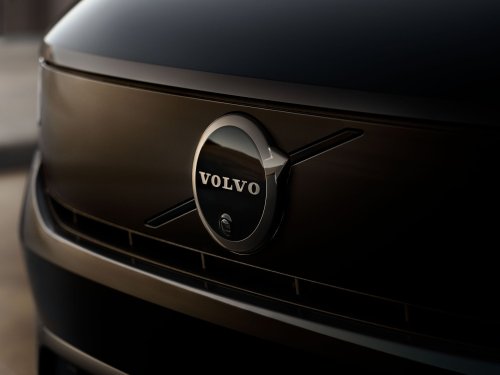 Volvo’s Decade-Old XC40 Refuses To Die, Gains Design And Tech Updates