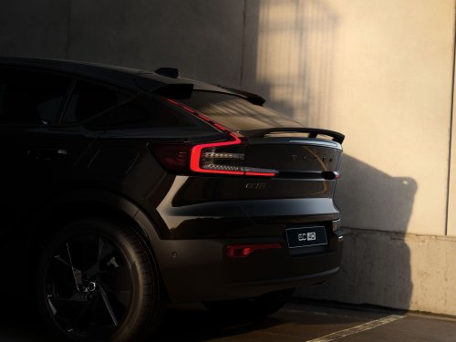 Volvo’s Decade-Old XC40 Refuses To Die, Gains Design And Tech Updates