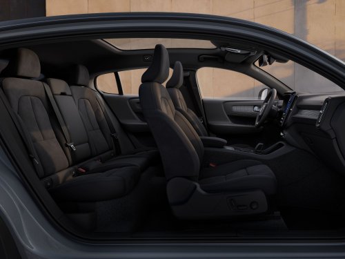 Volvo’s Decade-Old XC40 Refuses To Die, Gains Design And Tech Updates
