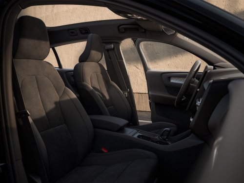 Volvo’s Decade-Old XC40 Refuses To Die, Gains Design And Tech Updates