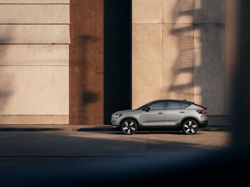 Volvo’s Decade-Old XC40 Refuses To Die, Gains Design And Tech Updates