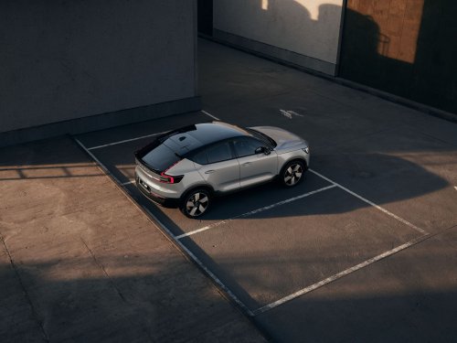 Volvo’s Decade-Old XC40 Refuses To Die, Gains Design And Tech Updates