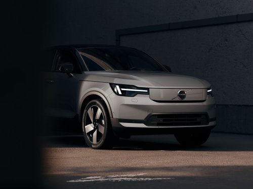 Volvo’s Decade-Old XC40 Refuses To Die, Gains Design And Tech Updates