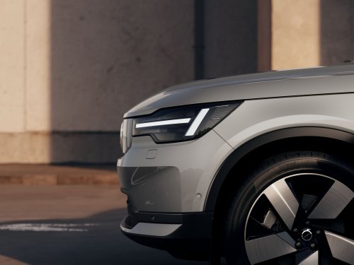 Volvo’s Decade-Old XC40 Refuses To Die, Gains Design And Tech Updates