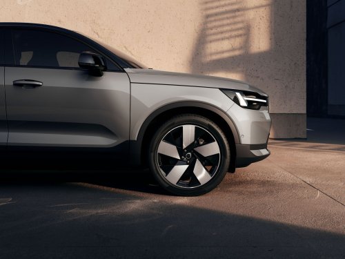 Volvo’s Decade-Old XC40 Refuses To Die, Gains Design And Tech Updates
