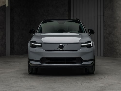 Volvo’s Decade-Old XC40 Refuses To Die, Gains Design And Tech Updates