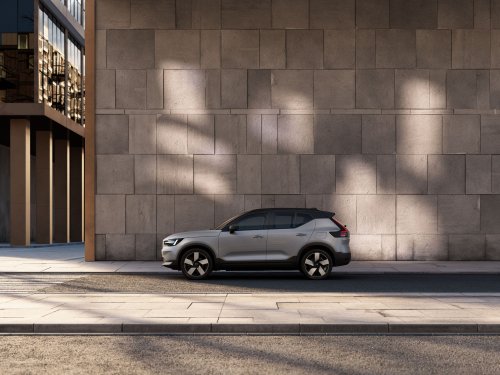 Volvo’s Decade-Old XC40 Refuses To Die, Gains Design And Tech Updates