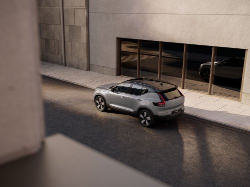 Volvo’s Decade-Old XC40 Refuses To Die, Gains Design And Tech Updates