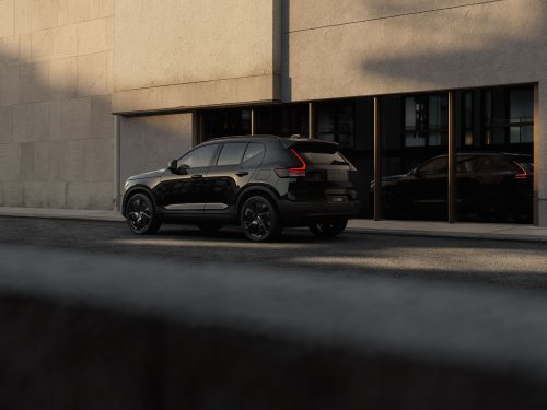 Volvo’s Decade-Old XC40 Refuses To Die, Gains Design And Tech Updates