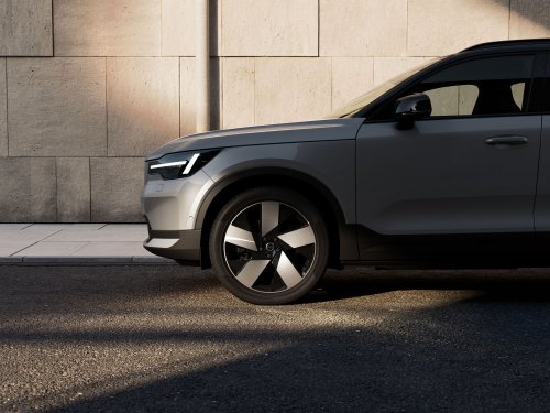 Volvo’s Decade-Old XC40 Refuses To Die, Gains Design And Tech Updates