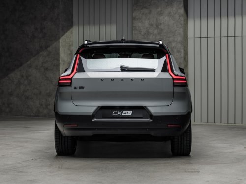 Volvo’s Decade-Old XC40 Refuses To Die, Gains Design And Tech Updates