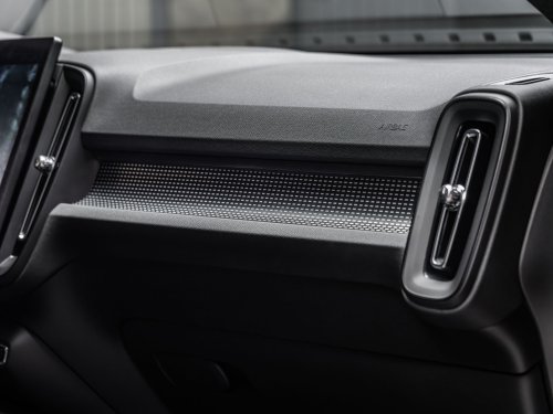Volvo’s Decade-Old XC40 Refuses To Die, Gains Design And Tech Updates